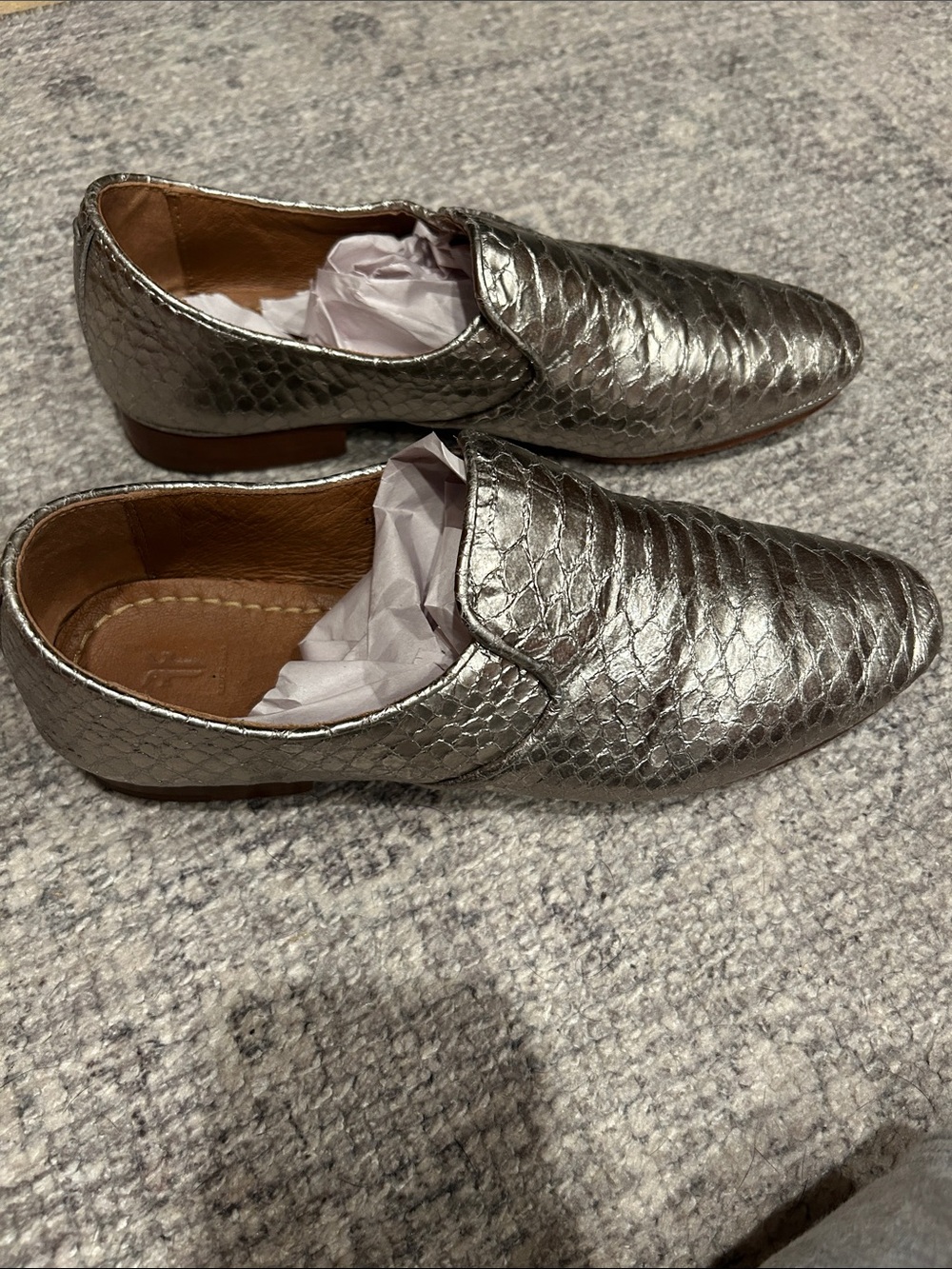 Rare! Frye Silver Ashley Slip On Flats Size 8 - Picture 8 of 10